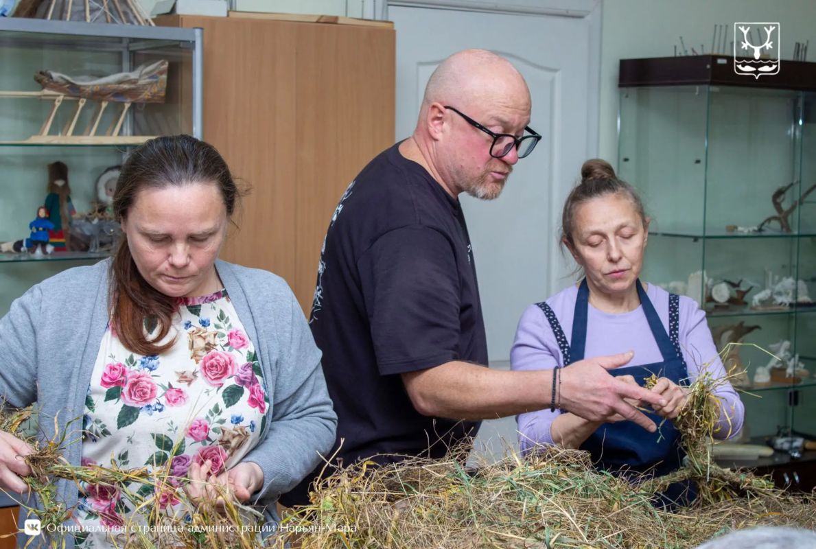 В Нарьян-Маре прошли мастер-классы художника Дмитрия Новицкого В Нарьян-Маре прошли мастер-классы художника Дмитрия Новицкого