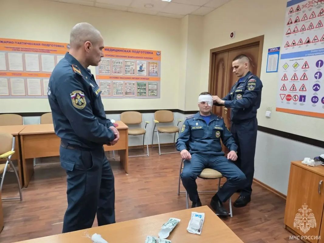 Сотрудники МЧС России повысили классность Сотрудники МЧС России повысили классность