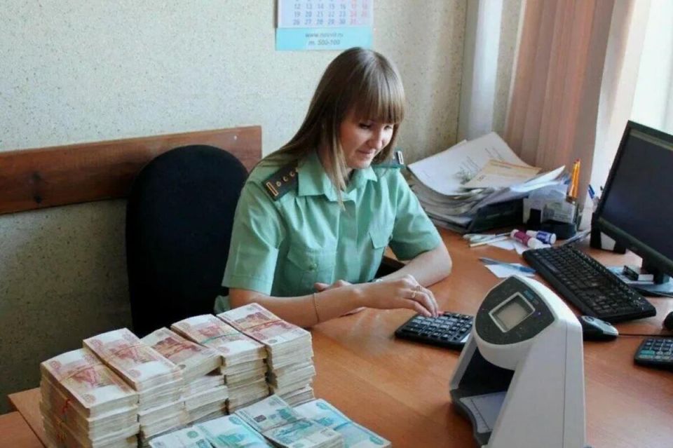 Когда судебные приставы могут списать лишние деньги со счета: что нужно знать