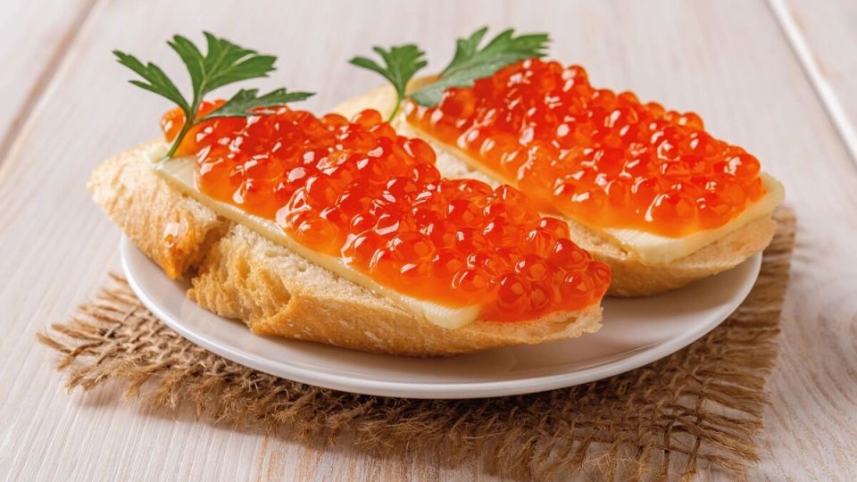 Почему красная икра может стать еще более дорогой к Новому году?