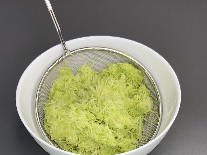 Летние блинчики: простота и разнообразие вкусов с кабачками