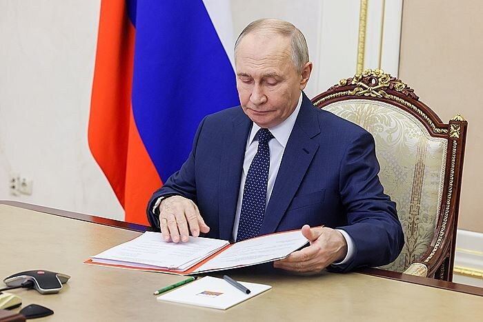 Путин отменяет обязательное декларирование доходов для чиновников