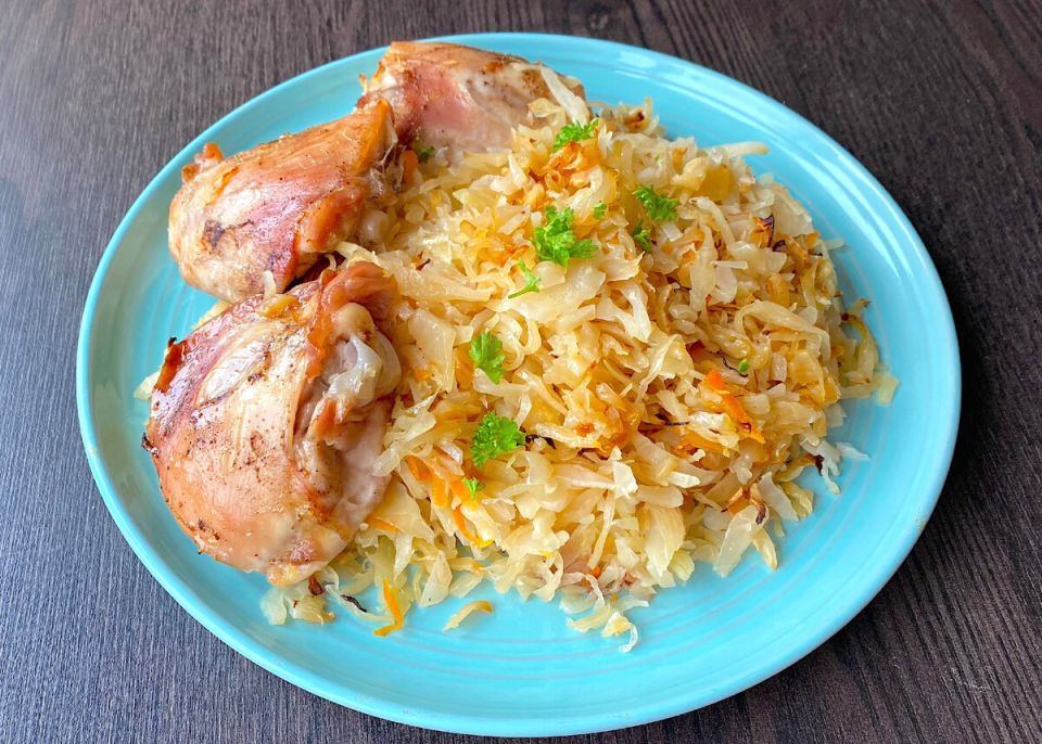 Курица с капустой в рукаве: простое блюдо на каждый вечер