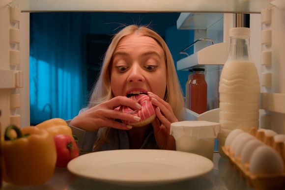 Как преодолеть переедание: советы психолога для выхода из эмоционального цикла