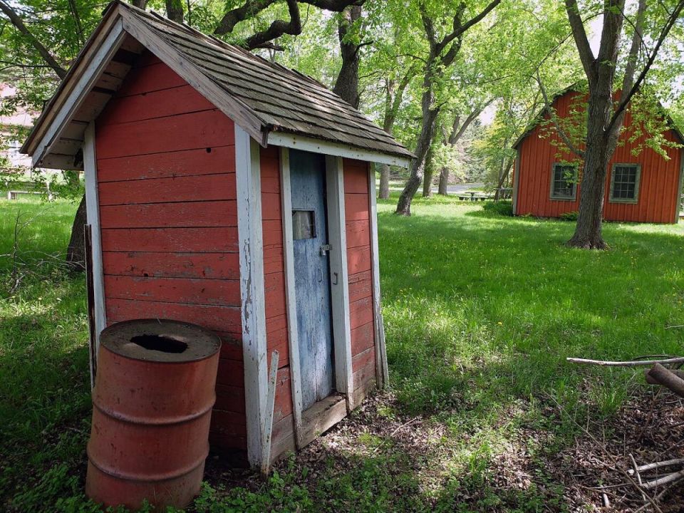 Как правильно организовать дачный туалет: соблюдаем санитарные нормы и создаем уют